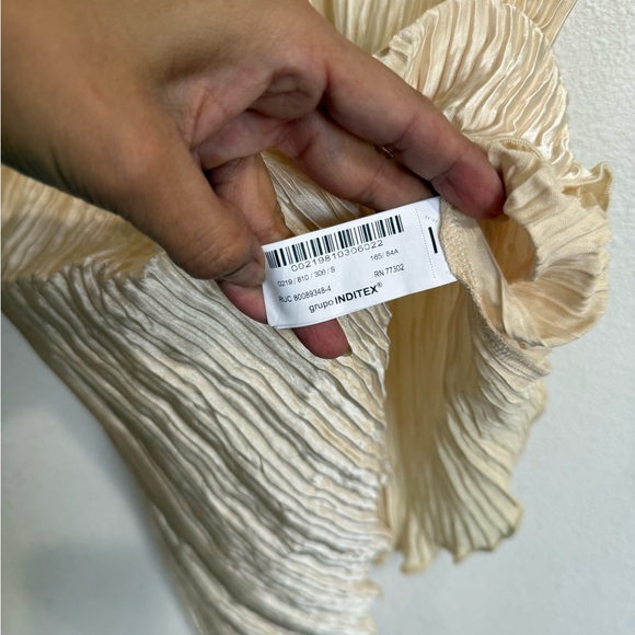 ZARA Pleated Halter Neck Blouse medium. - Picture 8 of 8